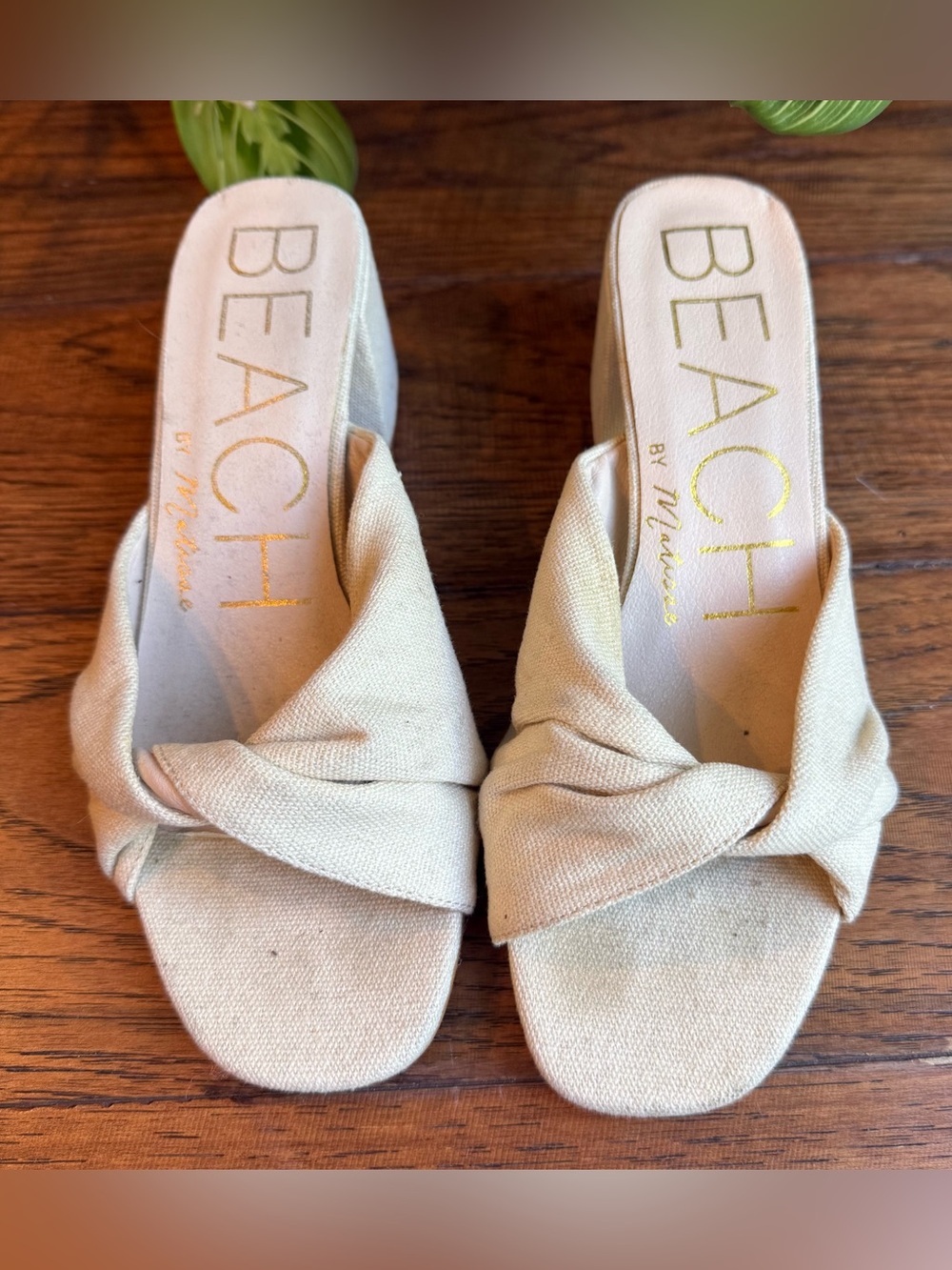 Cream Knotted Slide Sandals - Women's